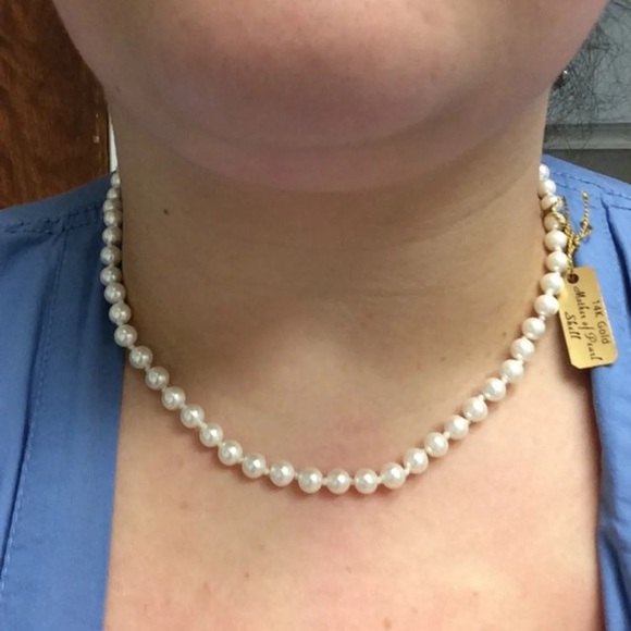 18” Mother of Pearl Necklace - Picture 5 of 7